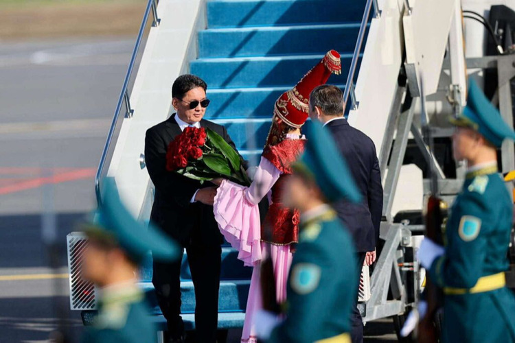 Ерөнхийлөгч У.Хүрэлсүх Бүгд Найрамдах Казахстан Улсад төрийн айлчлал хийхээр хүрэлцэн ирлээ